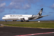 Air New Zealand Boeing 787-9 Dreamliner (ZK-NZQ) at  Auckland - International, New Zealand