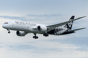Air New Zealand Boeing 787-9 Dreamliner (ZK-NZQ) at  Singapore - Changi, Singapore