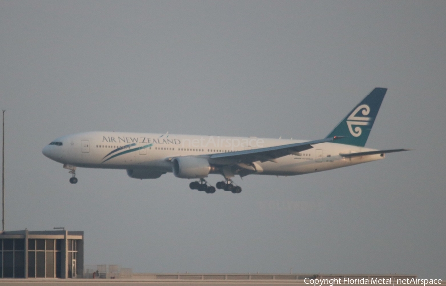 Air New Zealand Boeing 777-219(ER) (ZK-OKA) | Photo 408581