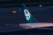 Air New Zealand Boeing 777-219(ER) (ZK-OKB) at  Houston - George Bush Intercontinental, United States