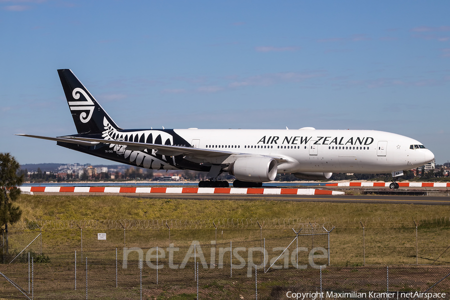 Air New Zealand Boeing 777-219(ER) (ZK-OKB) | Photo 390204