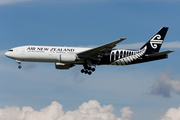 Air New Zealand Boeing 777-219(ER) (ZK-OKC) at  Vancouver - International, Canada