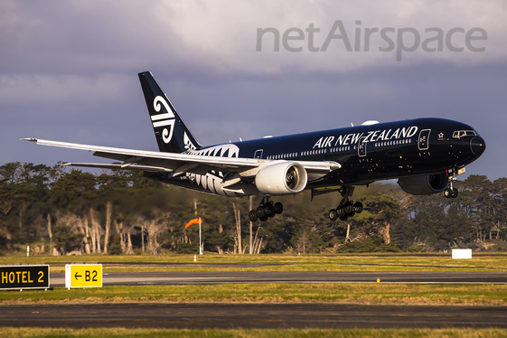 Air New Zealand Boeing 777-219(ER) (ZK-OKH) at  Auckland - International, New Zealand
