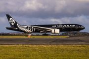 Air New Zealand Boeing 777-219(ER) (ZK-OKH) at  Auckland - International, New Zealand