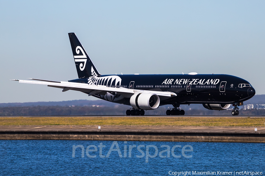 Air New Zealand Boeing 777-219(ER) (ZK-OKH) | Photo 390420
