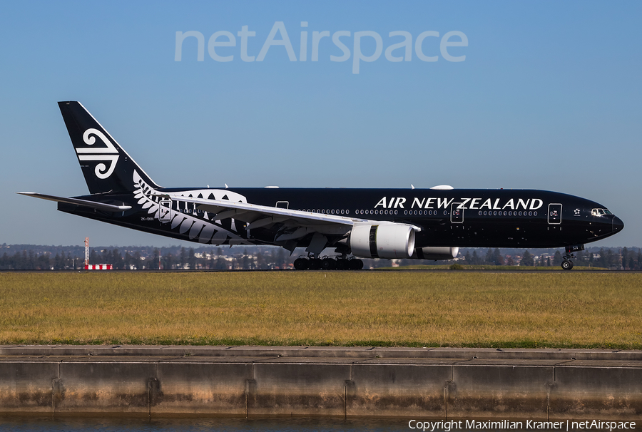 Air New Zealand Boeing 777-219(ER) (ZK-OKH) | Photo 390421