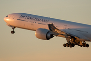 Air New Zealand Boeing 777-319(ER) (ZK-OKM) at  Los Angeles - International, United States