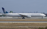 Air New Zealand Boeing 777-319(ER) (ZK-OKM) at  Los Angeles - International, United States