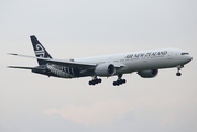 Air New Zealand Boeing 777-319(ER) (ZK-OKM) at  London - Heathrow, United Kingdom