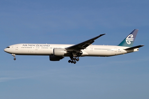 Air New Zealand Boeing 777-319(ER) (ZK-OKM) at  London - Heathrow, United Kingdom