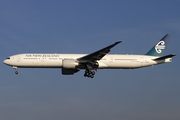 Air New Zealand Boeing 777-319(ER) (ZK-OKM) at  London - Heathrow, United Kingdom