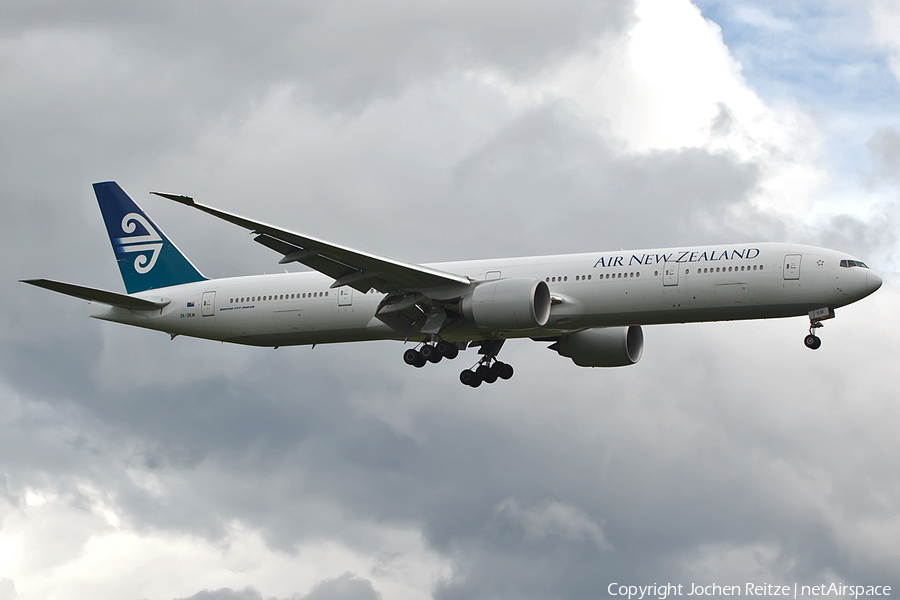 Air New Zealand Boeing 777-319(ER) (ZK-OKM) | Photo 52001