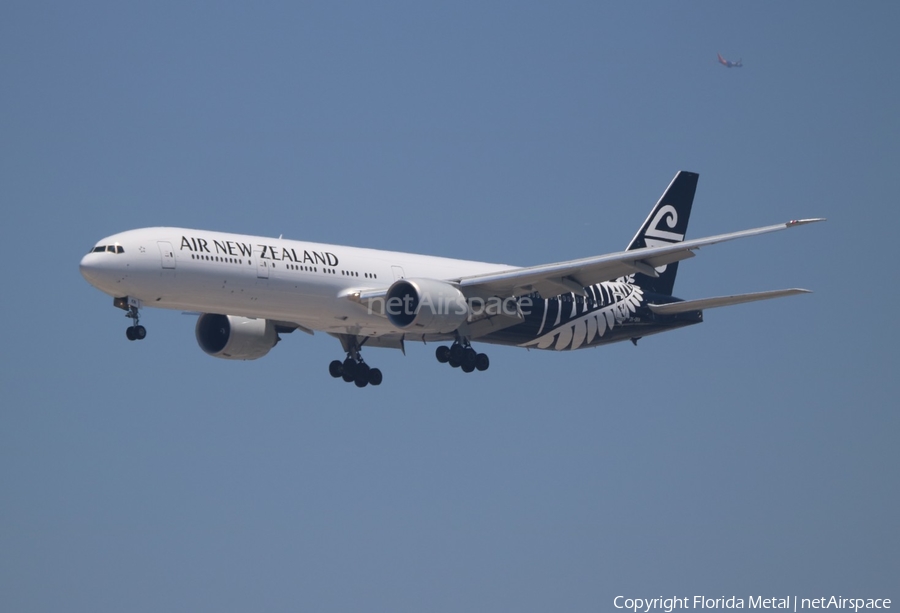 Air New Zealand Boeing 777-319(ER) (ZK-OKN) | Photo 408584