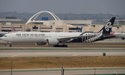 Air New Zealand Boeing 777-319(ER) (ZK-OKN) at  Los Angeles - International, United States