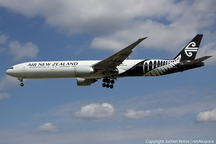 Air New Zealand Boeing 777-319(ER) (ZK-OKN) | Photo 112192