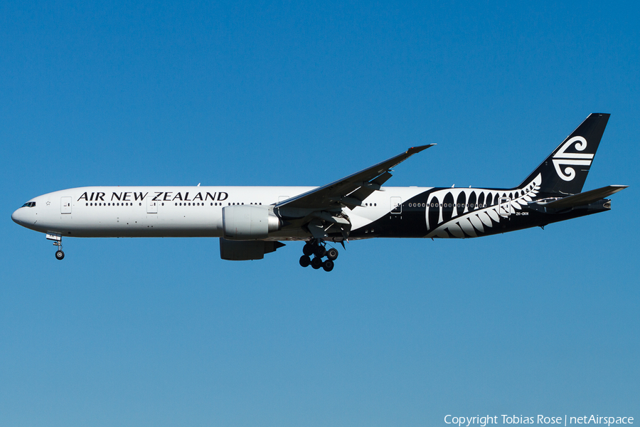 Air New Zealand Boeing 777-319(ER) (ZK-OKN) | Photo 347346