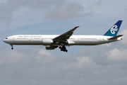 Air New Zealand Boeing 777-319(ER) (ZK-OKN) at  London - Heathrow, United Kingdom