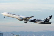 Air New Zealand Boeing 777-319(ER) (ZK-OKO) at  Los Angeles - International, United States