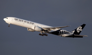 Air New Zealand Boeing 777-319(ER) (ZK-OKO) at  Los Angeles - International, United States