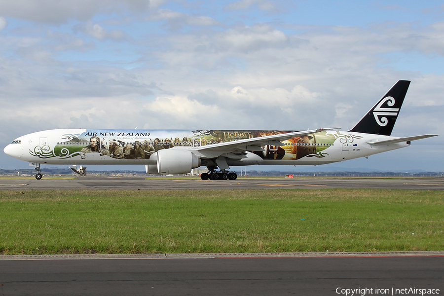 Air New Zealand Boeing 777-319(ER) (ZK-OKP) | Photo 23928