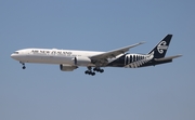 Air New Zealand Boeing 777-319(ER) (ZK-OKP) at  Los Angeles - International, United States