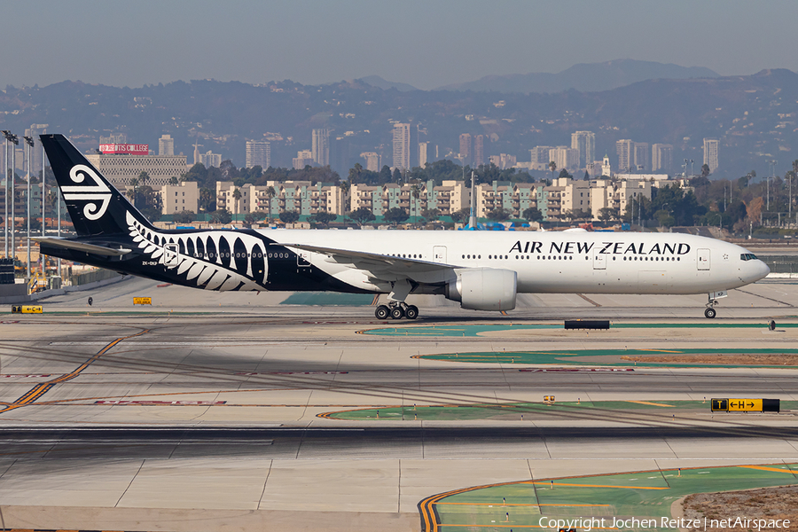 Air New Zealand Boeing 777-319(ER) (ZK-OKP) | Photo 368374