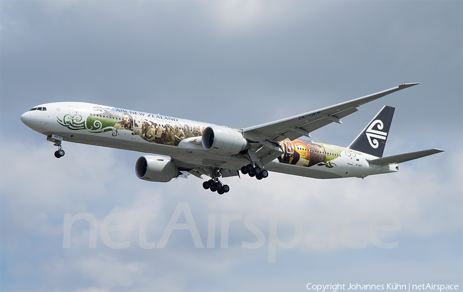 Air New Zealand Boeing 777-319(ER) (ZK-OKP) | Photo 112185