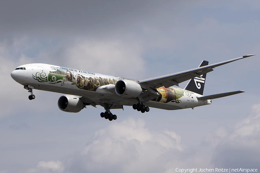 Air New Zealand Boeing 777-319(ER) (ZK-OKP) | Photo 128339