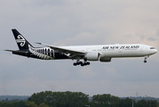 Air New Zealand Boeing 777-319(ER) (ZK-OKP) at  London - Heathrow, United Kingdom