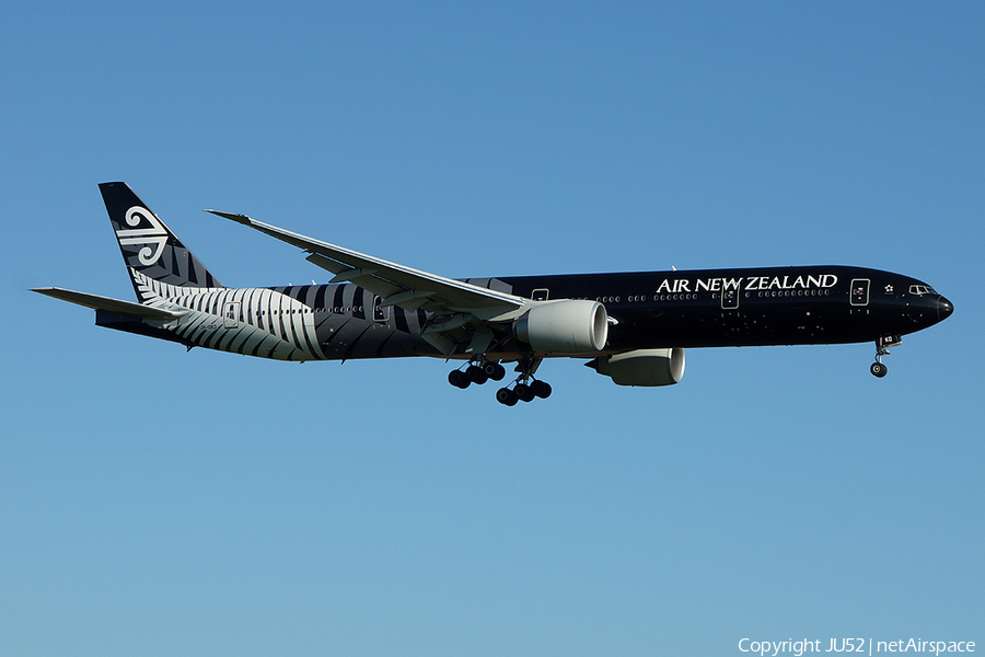 Air New Zealand Boeing 777-319(ER) (ZK-OKQ) | Photo 63892