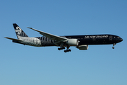 Air New Zealand Boeing 777-319(ER) (ZK-OKQ) at  Auckland - International, New Zealand