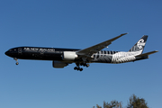 Air New Zealand Boeing 777-319(ER) (ZK-OKQ) at  Los Angeles - International, United States