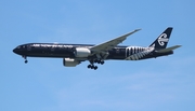 Air New Zealand Boeing 777-319(ER) (ZK-OKQ) at  Los Angeles - International, United States