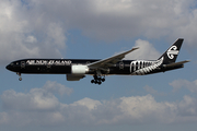 Air New Zealand Boeing 777-319(ER) (ZK-OKQ) at  Los Angeles - International, United States