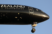 Air New Zealand Boeing 777-319(ER) (ZK-OKQ) at  Los Angeles - International, United States