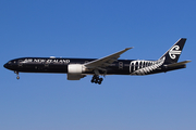 Air New Zealand Boeing 777-319(ER) (ZK-OKQ) at  Los Angeles - International, United States