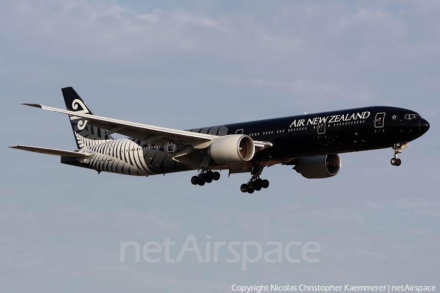 Air New Zealand Boeing 777-319(ER) (ZK-OKQ) | Photo 98773