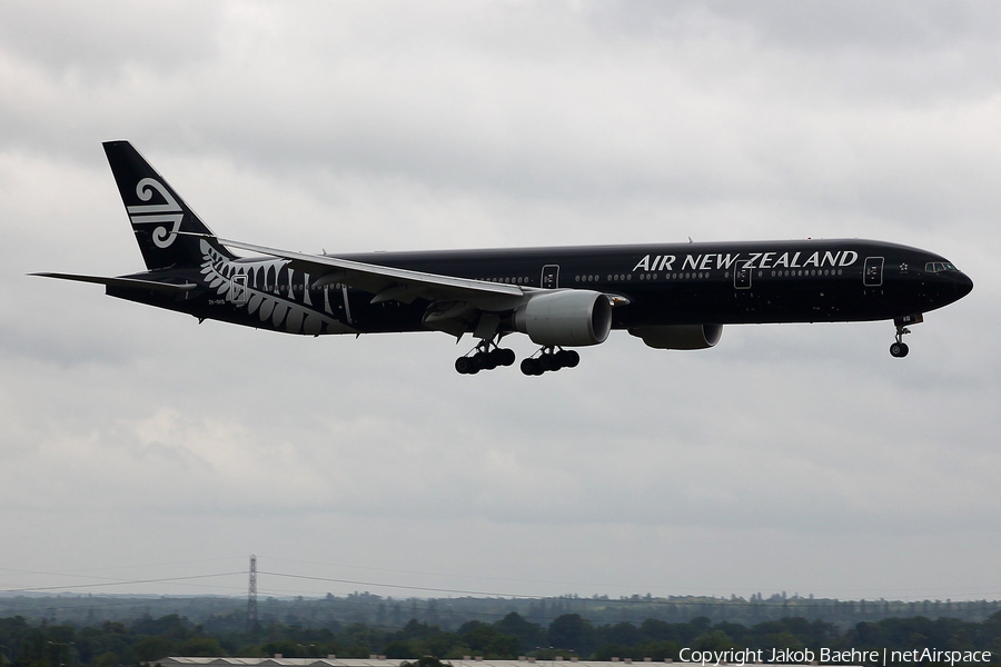 Air New Zealand Boeing 777-319(ER) (ZK-OKQ) | Photo 185532