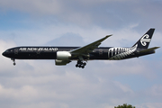 Air New Zealand Boeing 777-319(ER) (ZK-OKQ) at  London - Heathrow, United Kingdom