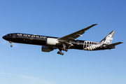 Air New Zealand Boeing 777-319(ER) (ZK-OKQ) at  London - Heathrow, United Kingdom