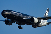 Air New Zealand Boeing 777-319(ER) (ZK-OKQ) at  London - Heathrow, United Kingdom