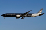 Air New Zealand Boeing 777-319(ER) (ZK-OKQ) at  London - Heathrow, United Kingdom