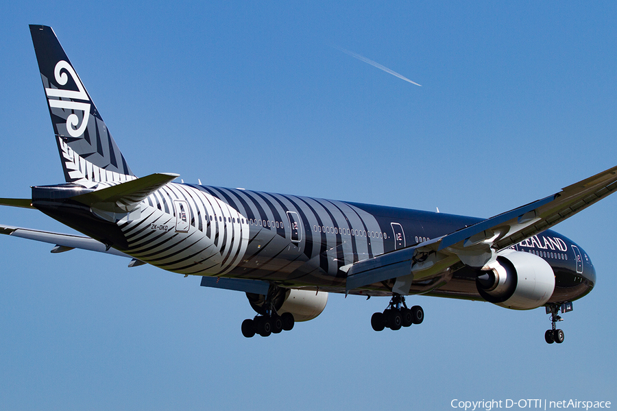 Air New Zealand Boeing 777-319(ER) (ZK-OKQ) | Photo 405617