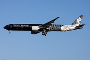 Air New Zealand Boeing 777-319(ER) (ZK-OKQ) at  London - Heathrow, United Kingdom