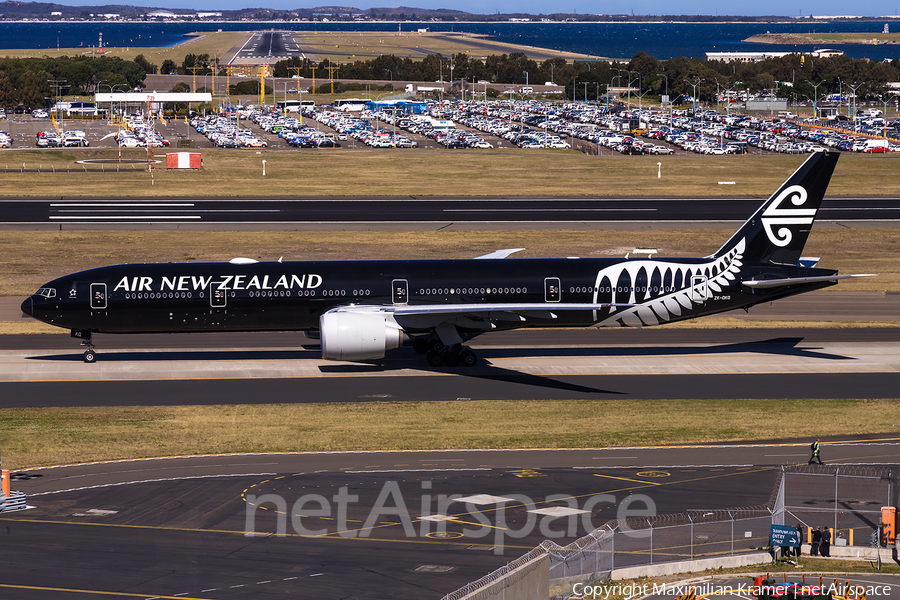 Air New Zealand Boeing 777-319(ER) (ZK-OKQ) | Photo 390838