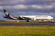 Air New Zealand Boeing 777-319(ER) (ZK-OKR) at  Auckland - International, New Zealand