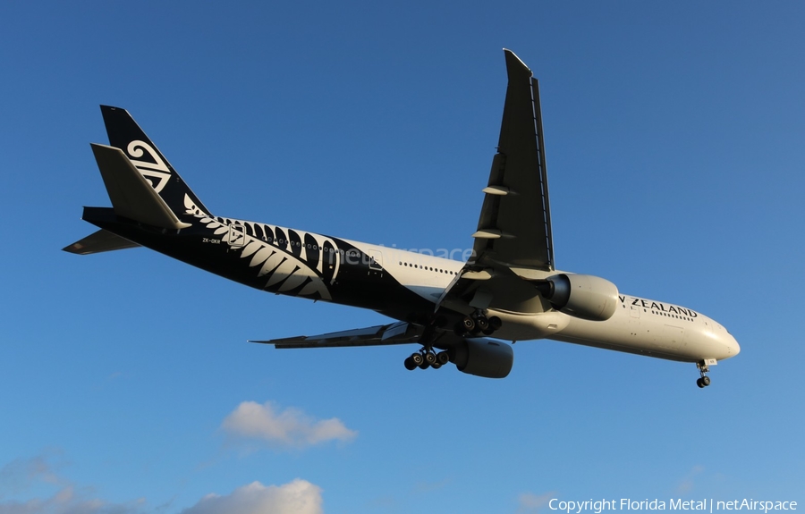 Air New Zealand Boeing 777-319(ER) (ZK-OKR) | Photo 408593