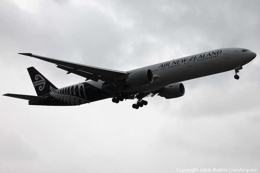 Air New Zealand Boeing 777-319(ER) (ZK-OKR) | Photo 183697