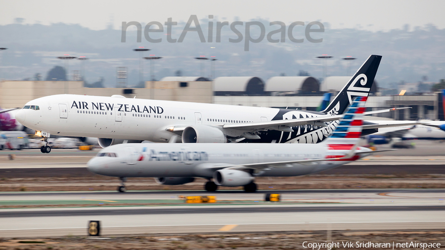 Air New Zealand Boeing 777-319(ER) (ZK-OKS) | Photo 200284