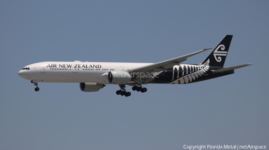 Air New Zealand Boeing 777-319(ER) (ZK-OKS) | Photo 311885